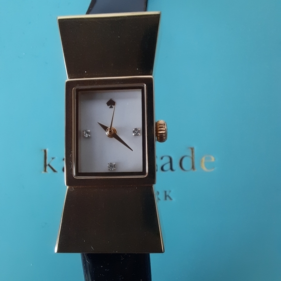 Kate Spade Black Carlyle Bow Leather Patent Watch - Picture 3 of 9